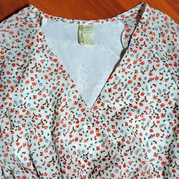 Floral ruched floral top - Picture 4 of 6